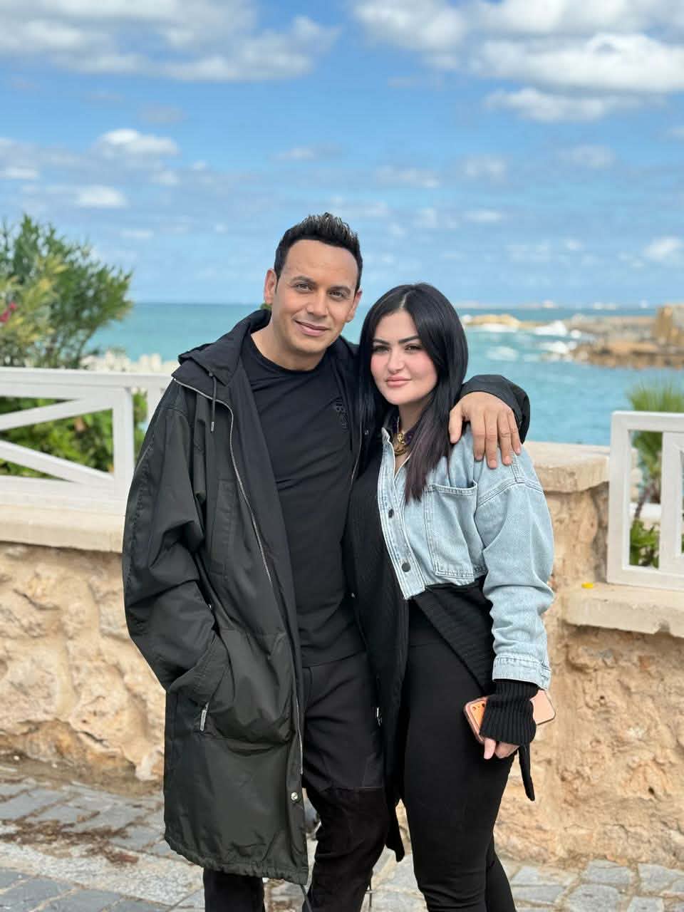 النجم مصطفى قمر وزوجته فى كليب مش هاشوفك