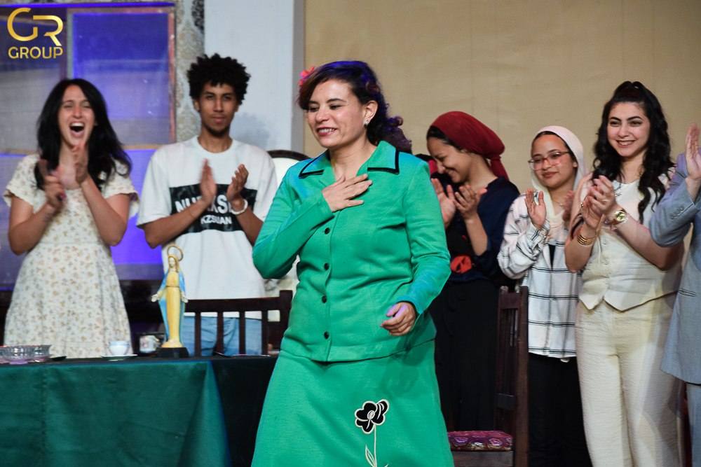 نورا عصمت تحية جمهور مسرحية نابولي مليونيرة نورا عصمت تحية جمهور مسرحية نابولي مليونيرة