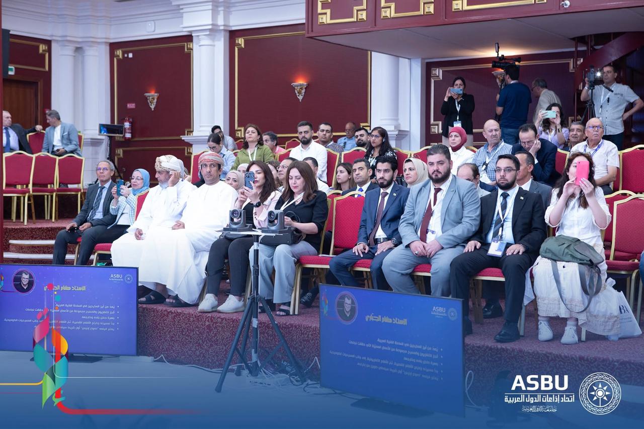 جانب من المهرجان والندوة جانب من المهرجان والندوة