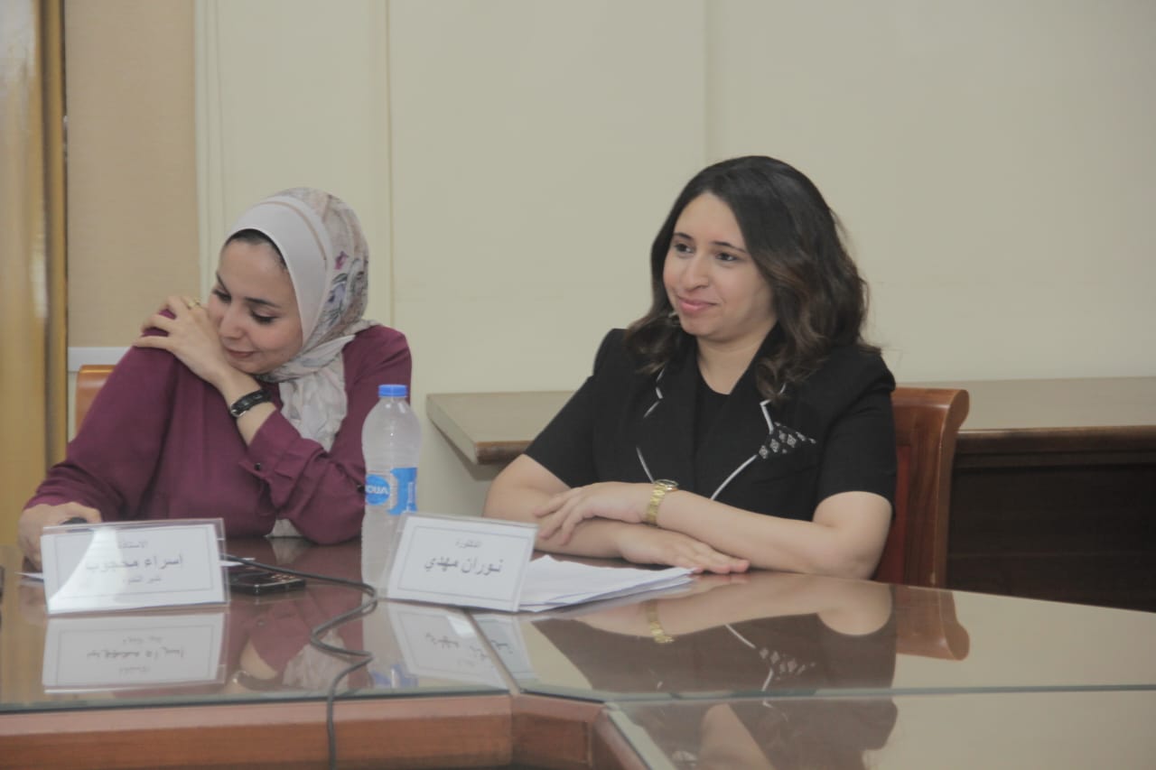 جلسة ختامية للمحور الفكري بالمهرجان القومي للمسرح (2)