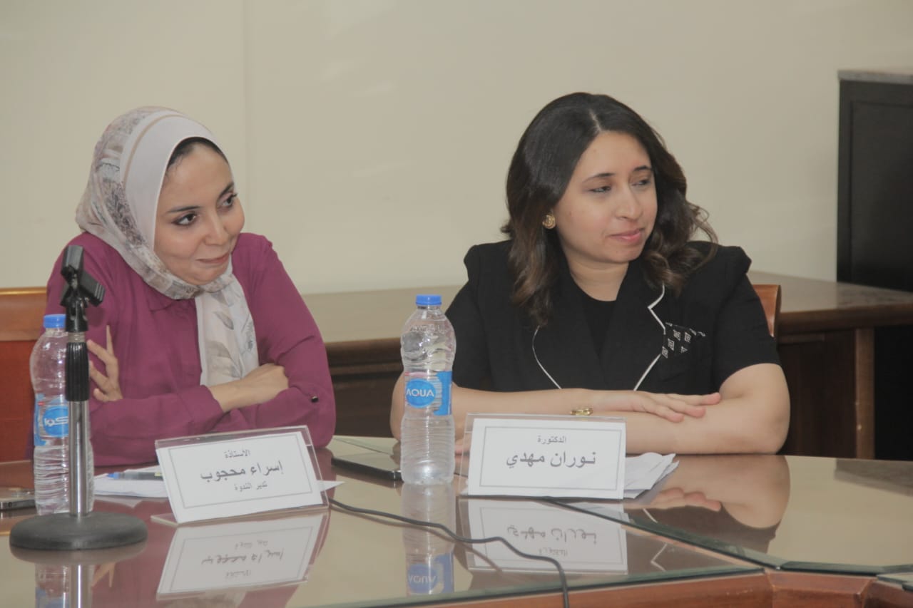 جلسة ختامية للمحور الفكري بالمهرجان القومي للمسرح (17)