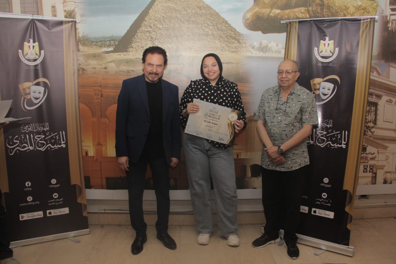 توزيع شهادات مشاركو علي المتدربين  (4)