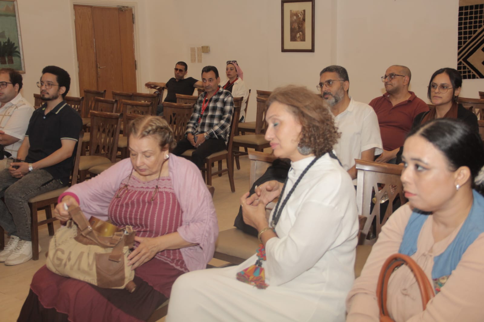 خلال الندوة (11)
