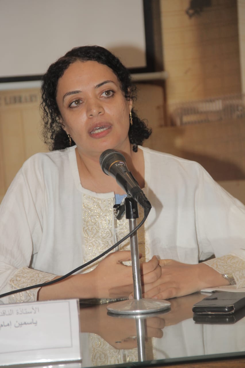 خلال الندوة (1)