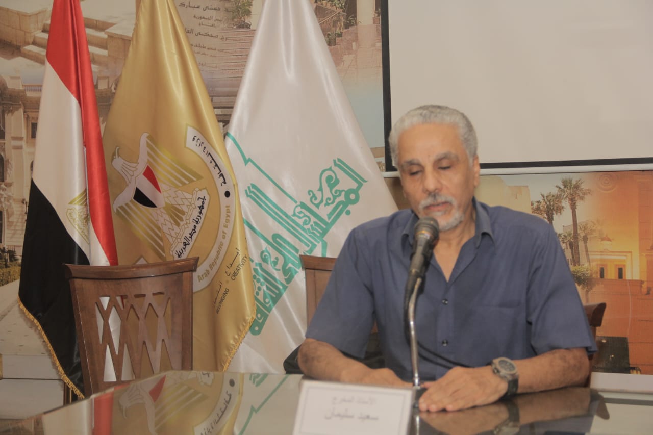 خلال الندوة (9)