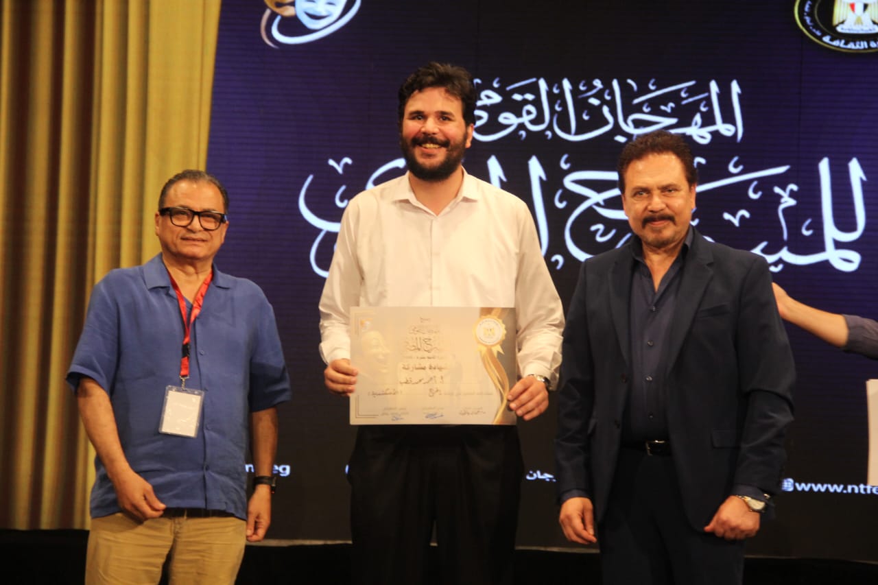 منح شهادات مشاركة لمتدربي الورش  (1)