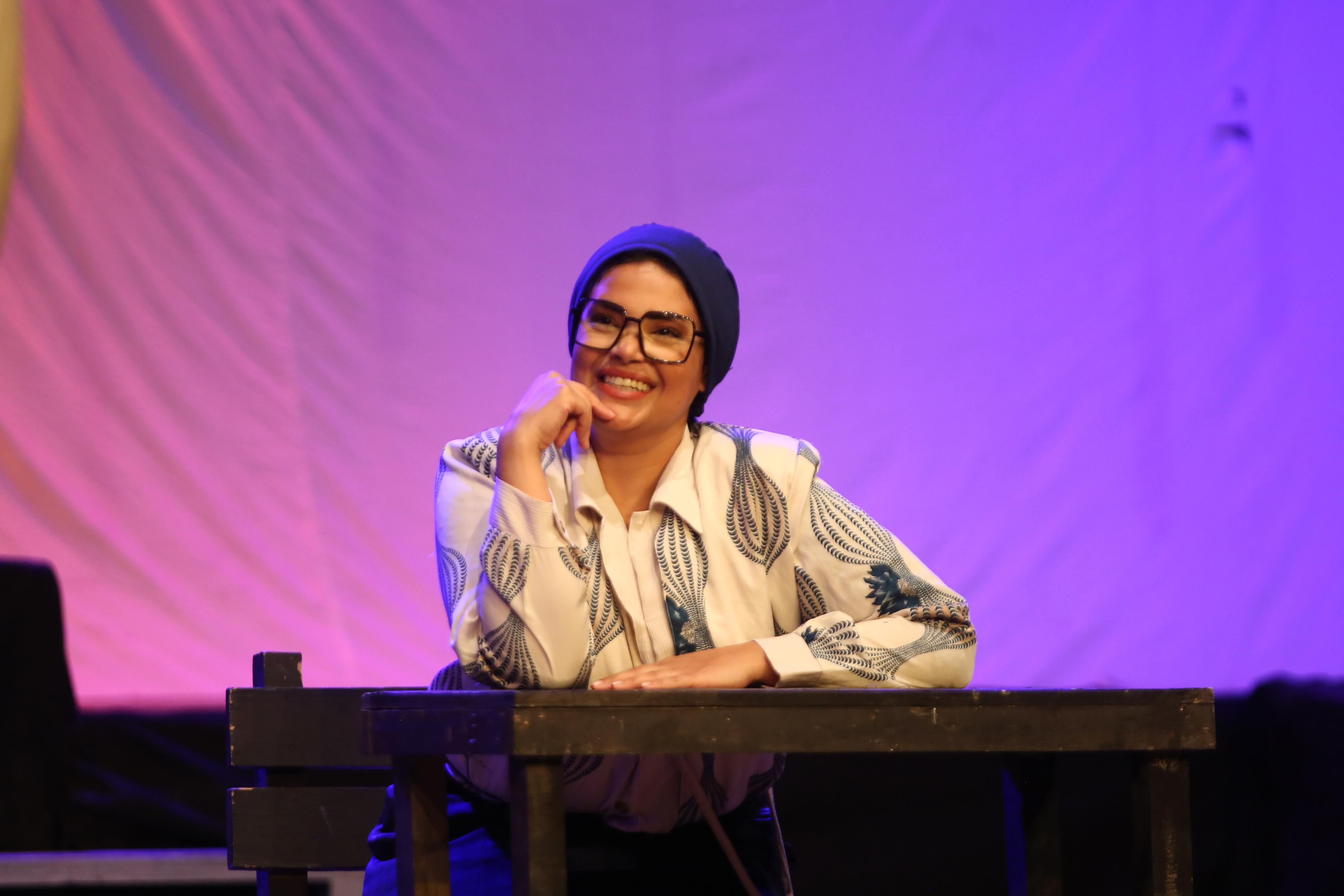 العرض المسرحى عايش إكلينيكياً (8)