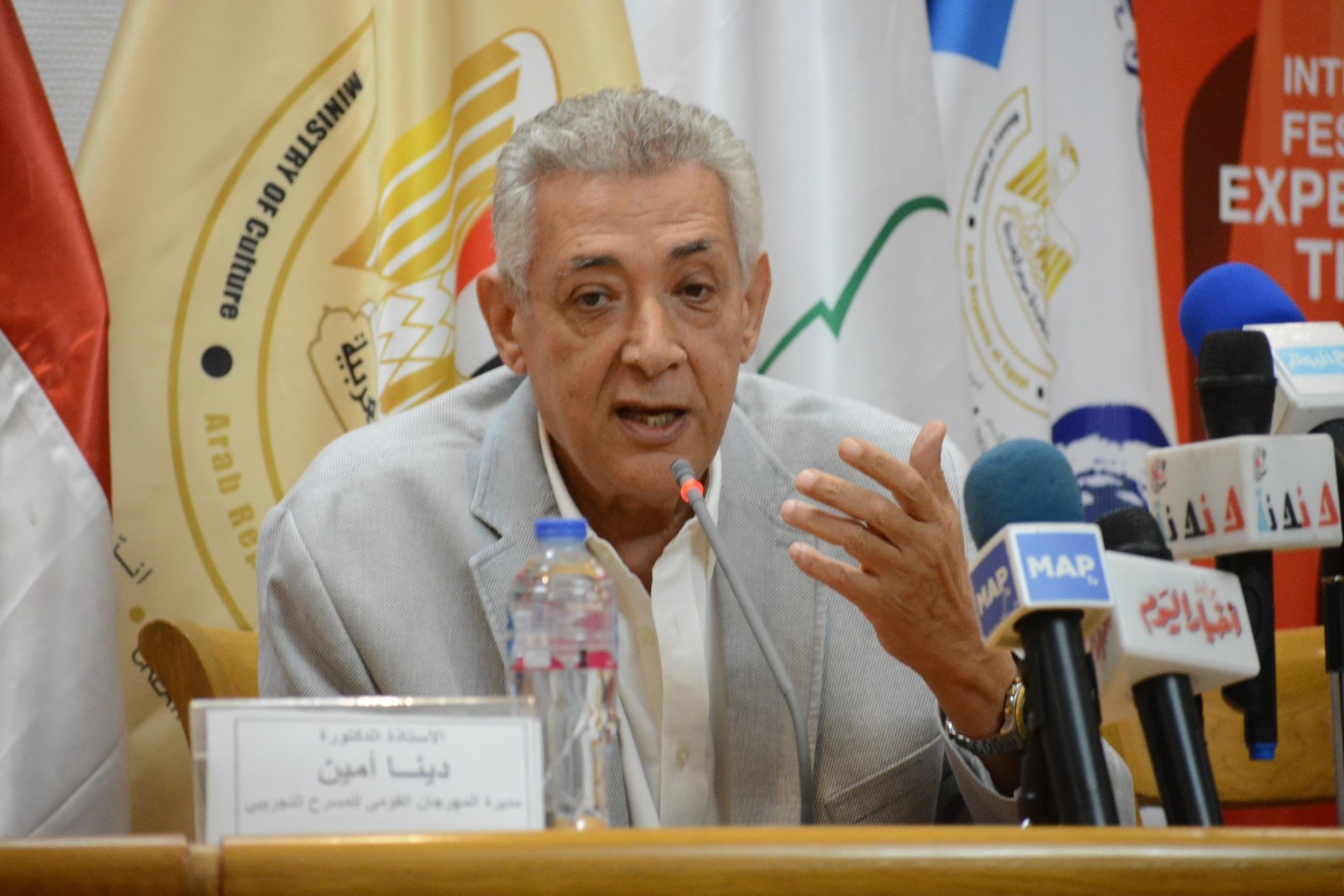 خلال المؤتمر الصحفي (2)