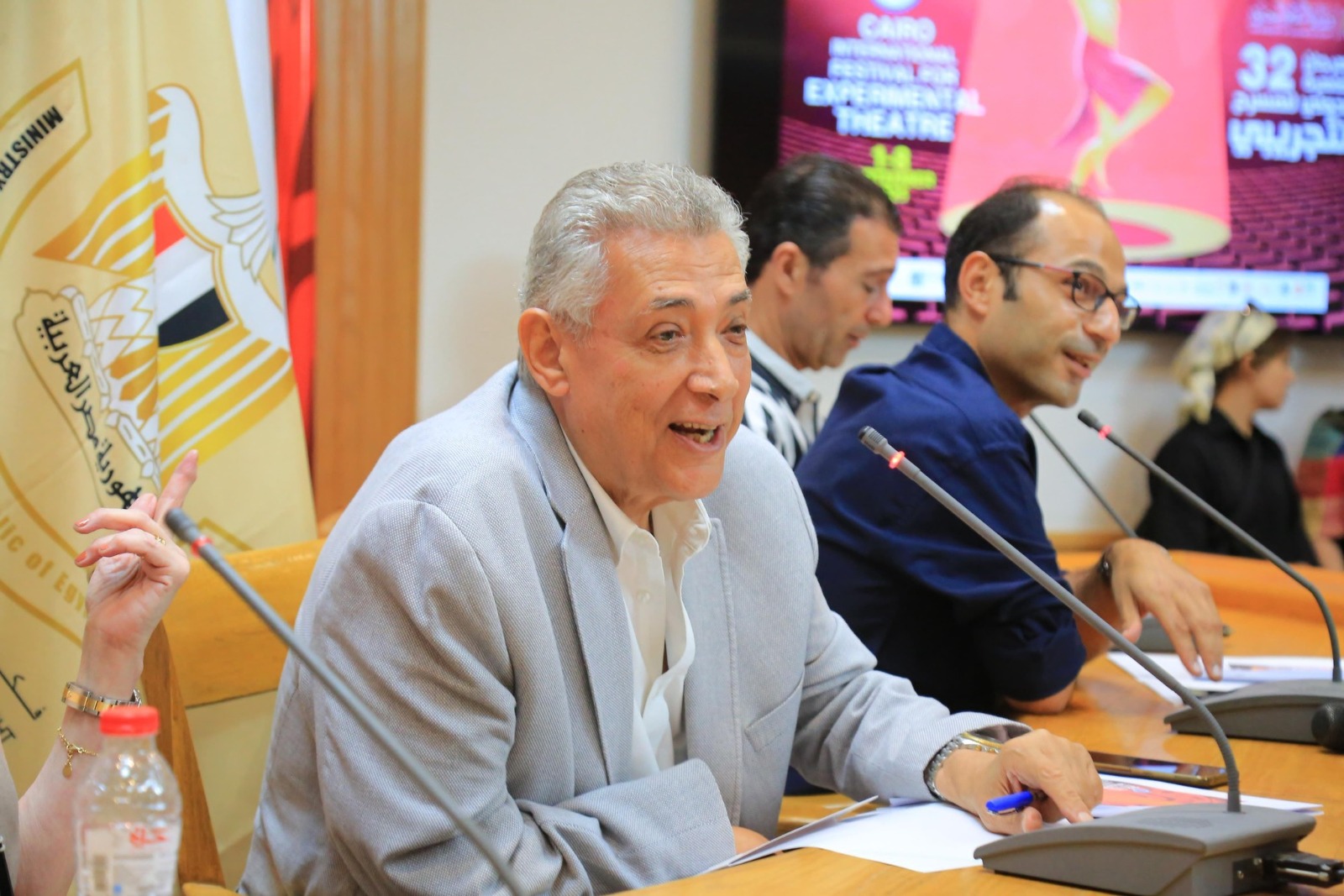 خلال المؤتمر الصحفي (1)