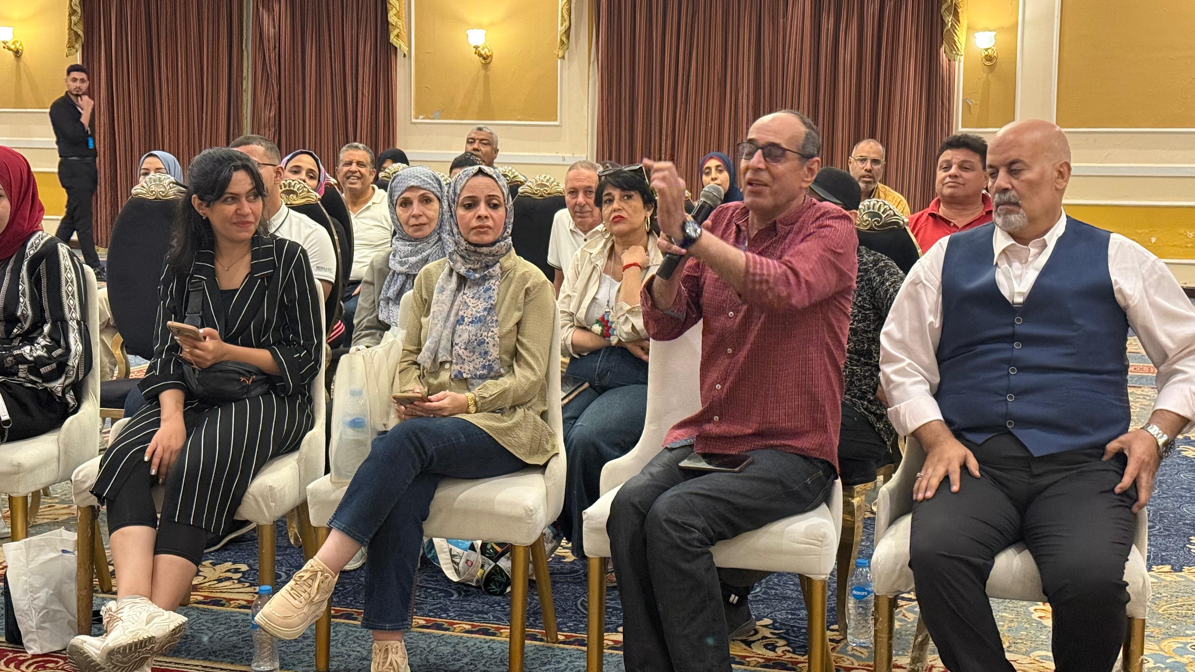 جانب من الندوة (4)