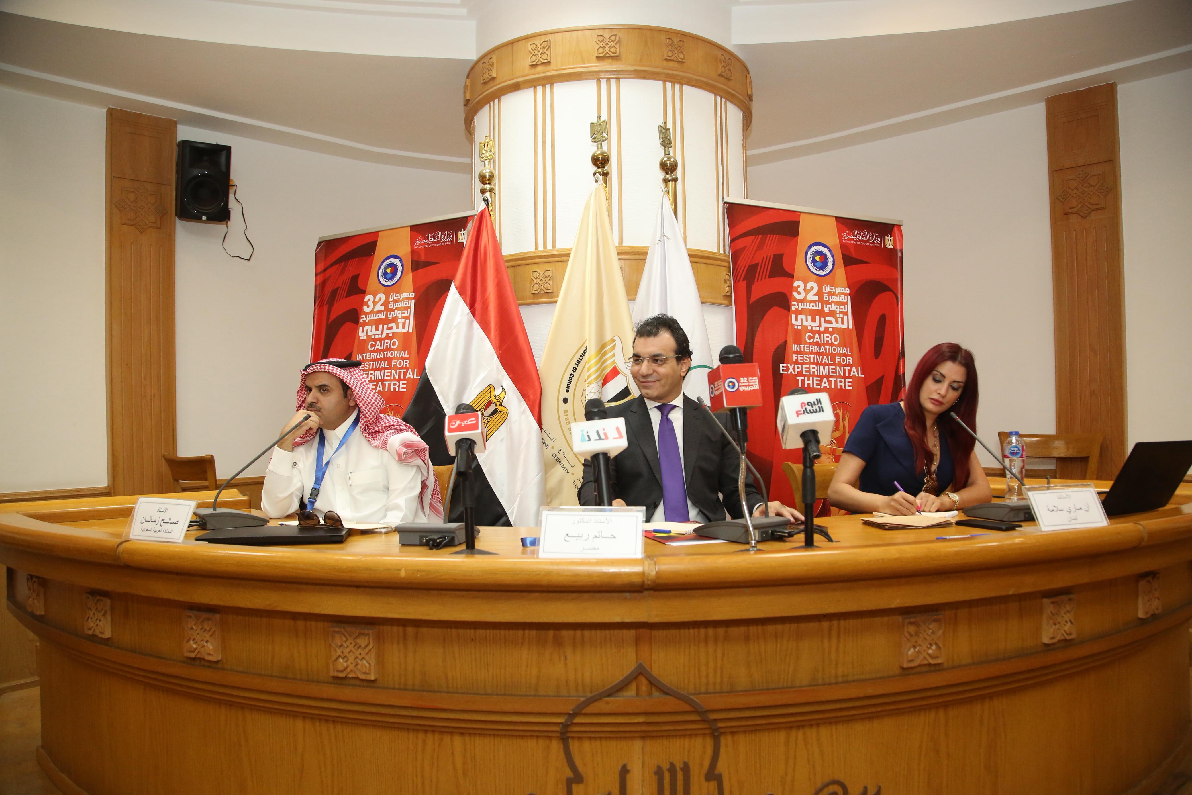 جانب من الندوة (2)