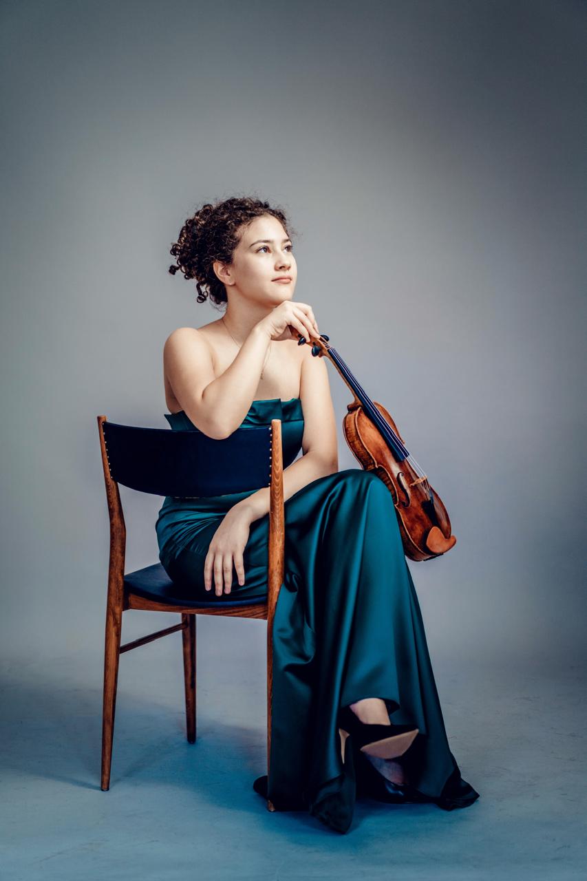 الفنانة مريم ابو زهرة