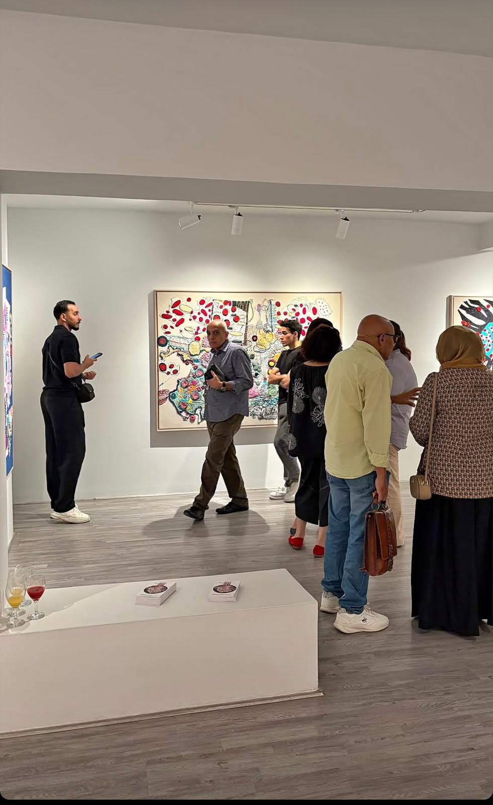  معرض  بقعة حمراء (4)