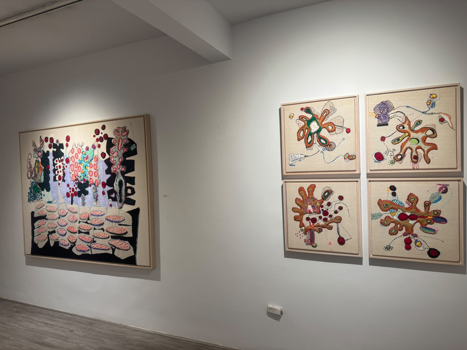  معرض  بقعة حمراء (5)