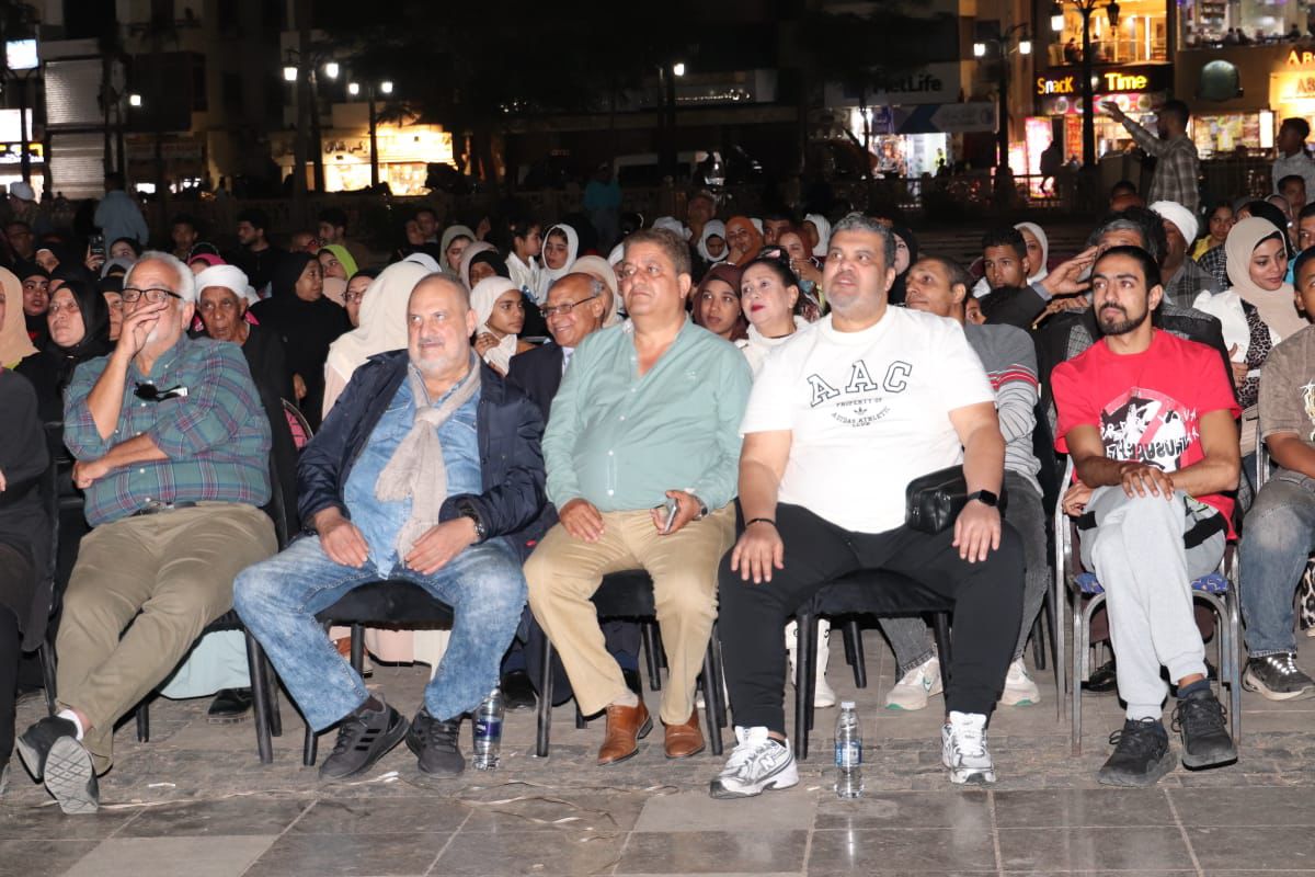  إقبال كبير جماهيري (1)