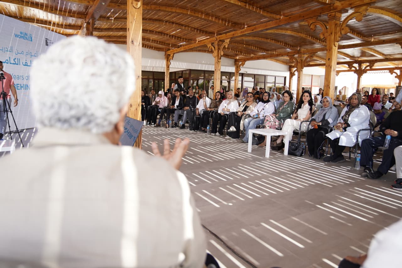 جانب من الندوة (1)