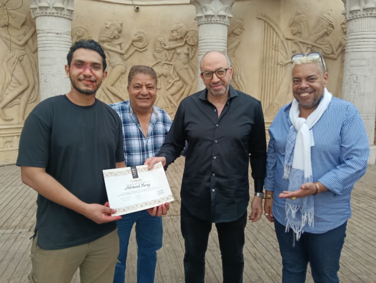 تقديم شهادات المشاركة للمتدربين بورش مهرجان الأقصر (23)