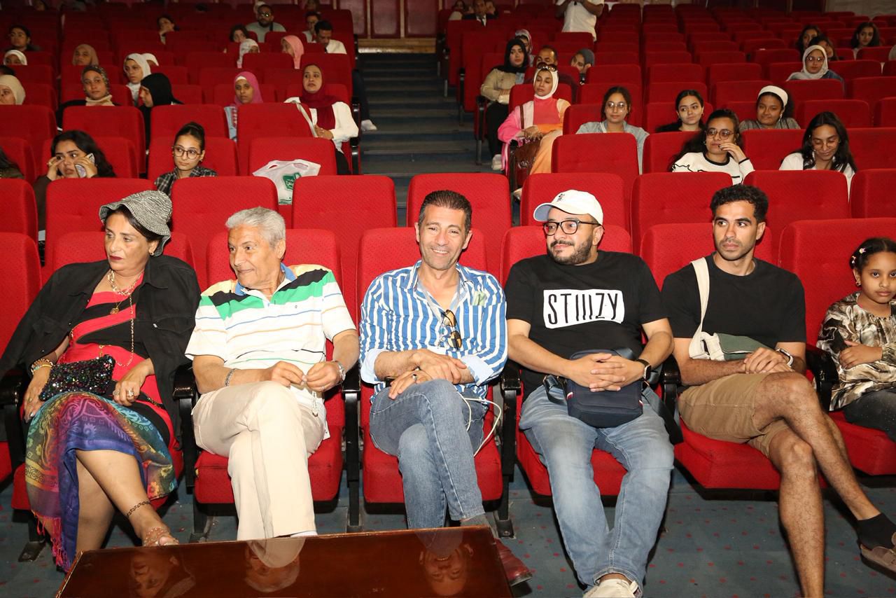 جانب من الندوة (1)