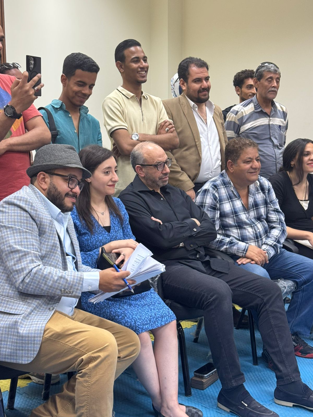 تقديم شهادات المشاركة للمتدربين بورش مهرجان الأقصر (16)