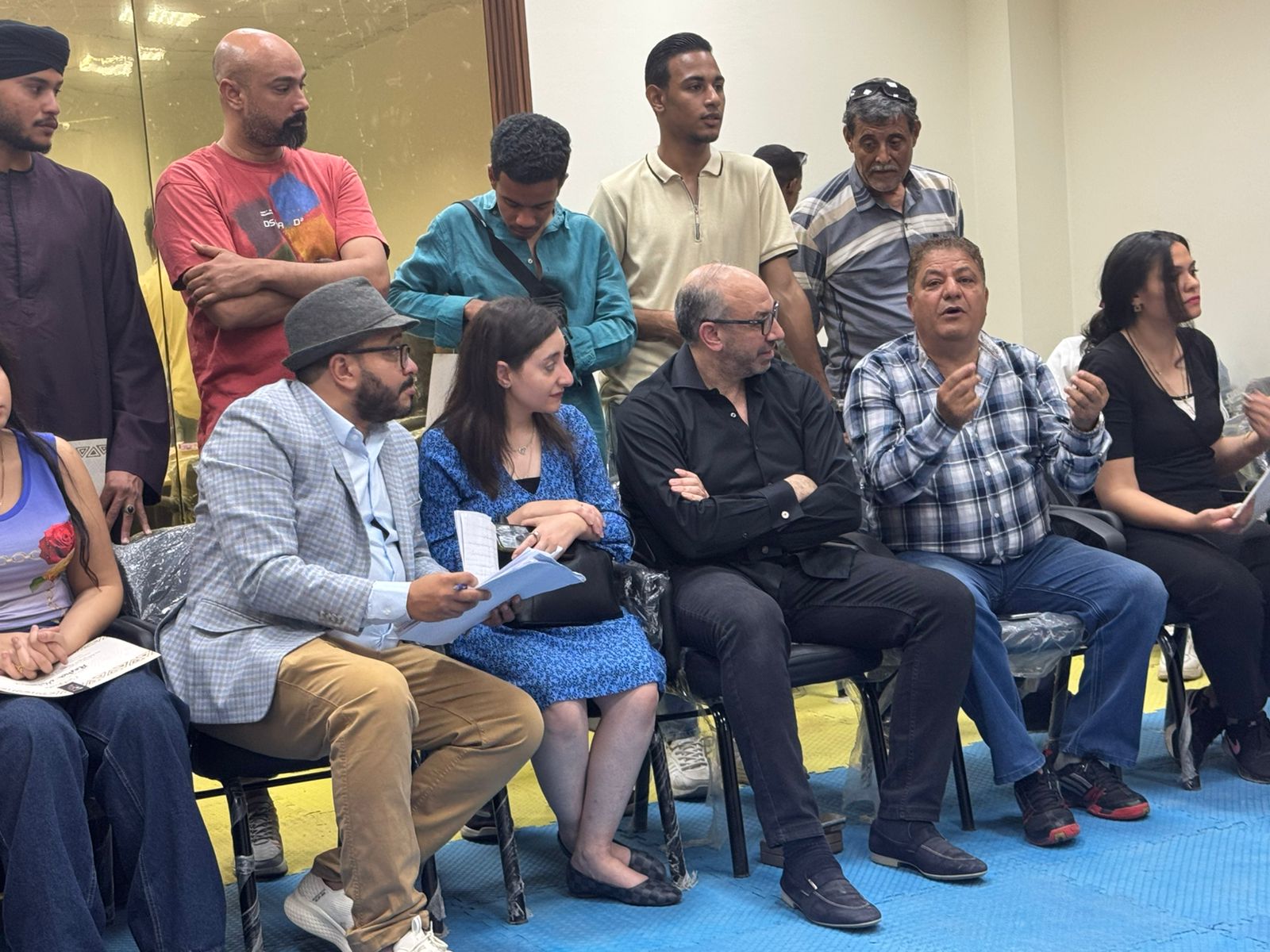 تقديم شهادات المشاركة للمتدربين بورش مهرجان الأقصر (14)