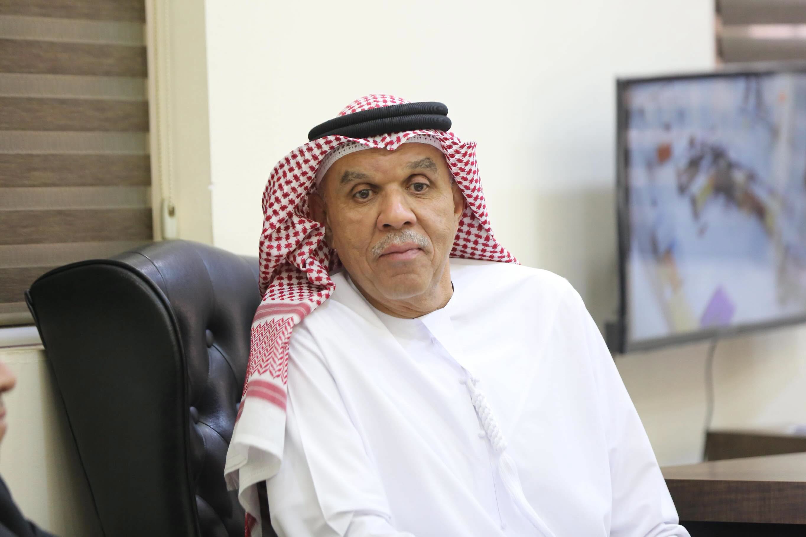 الكاتب اسماعيل عبد الله