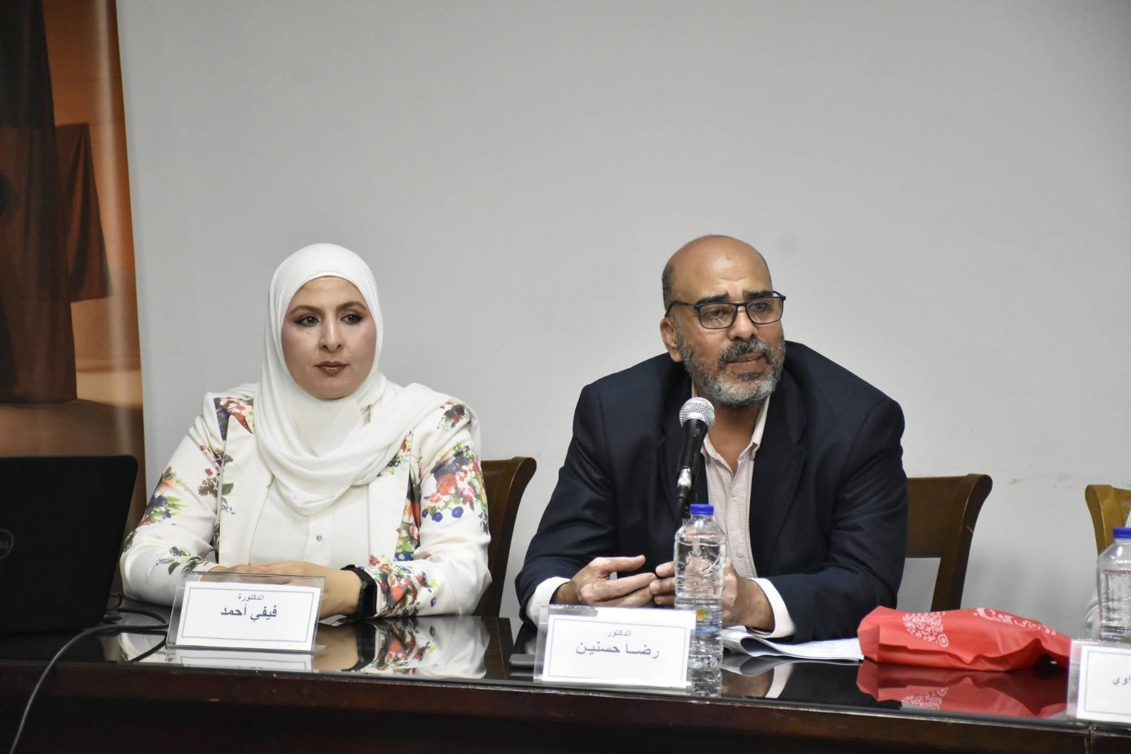 باحثون بالمحور الفكري للقومي للمسرح (2)