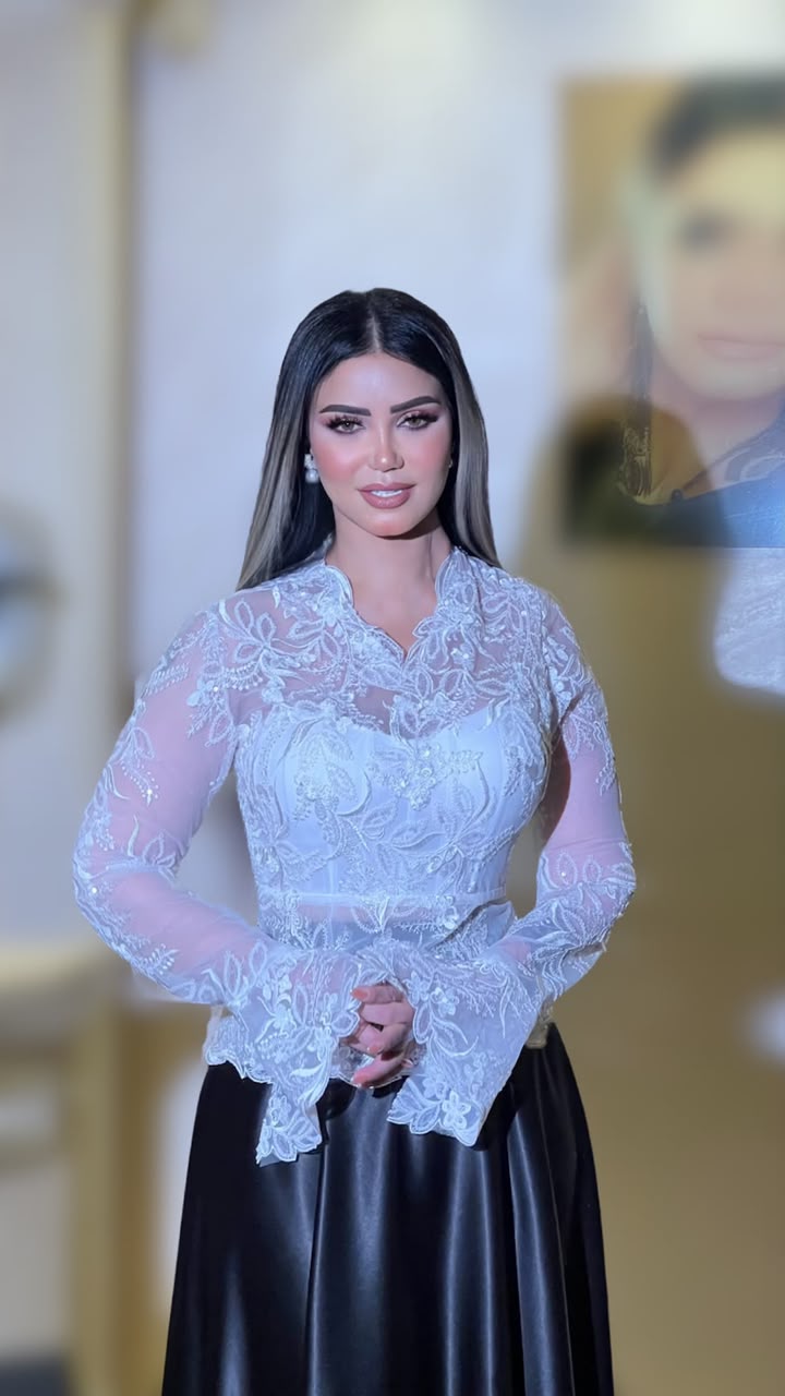 ايناس عز
