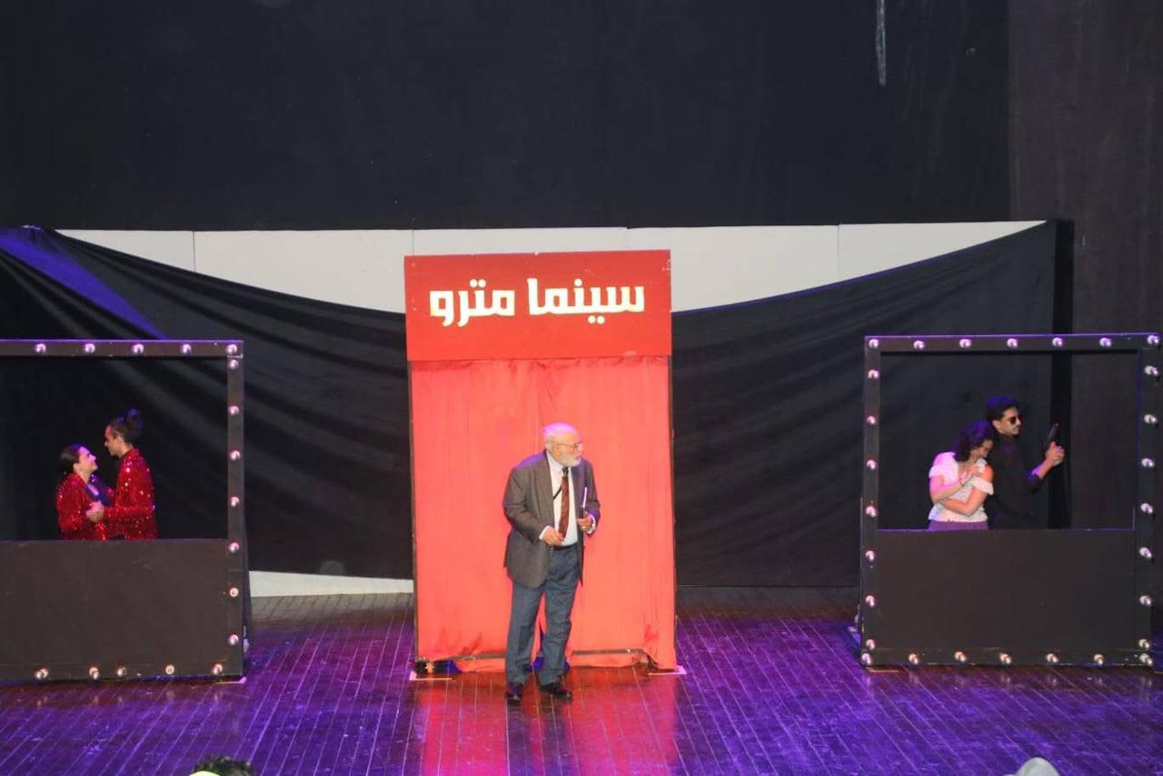 جانب من العرض المسرحى فتاة المترو (6)