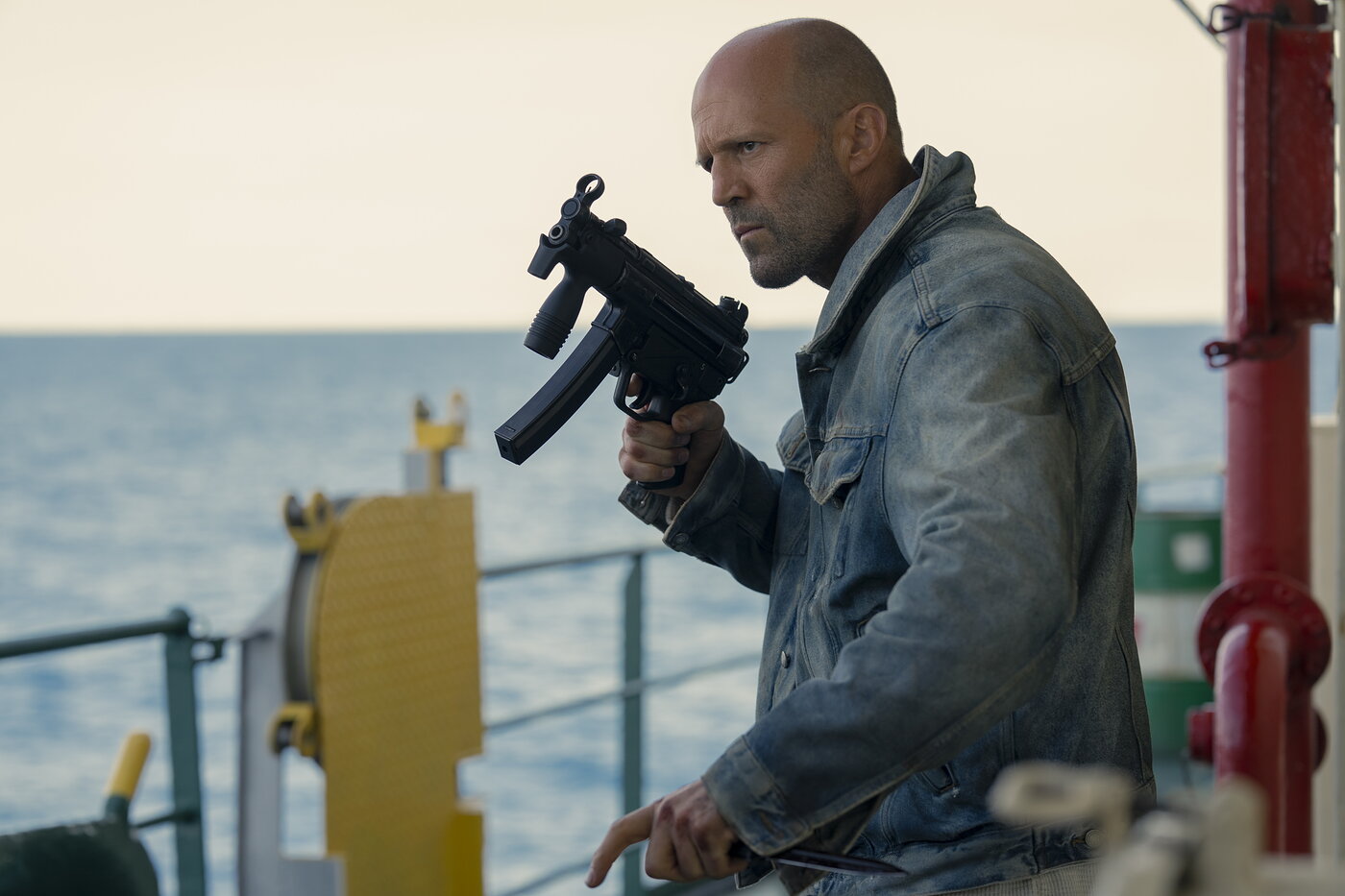 النجم  جايسون ستاثام في فيلم Mutiny