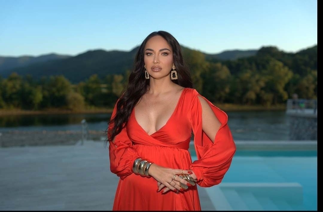 يالينا  (1)