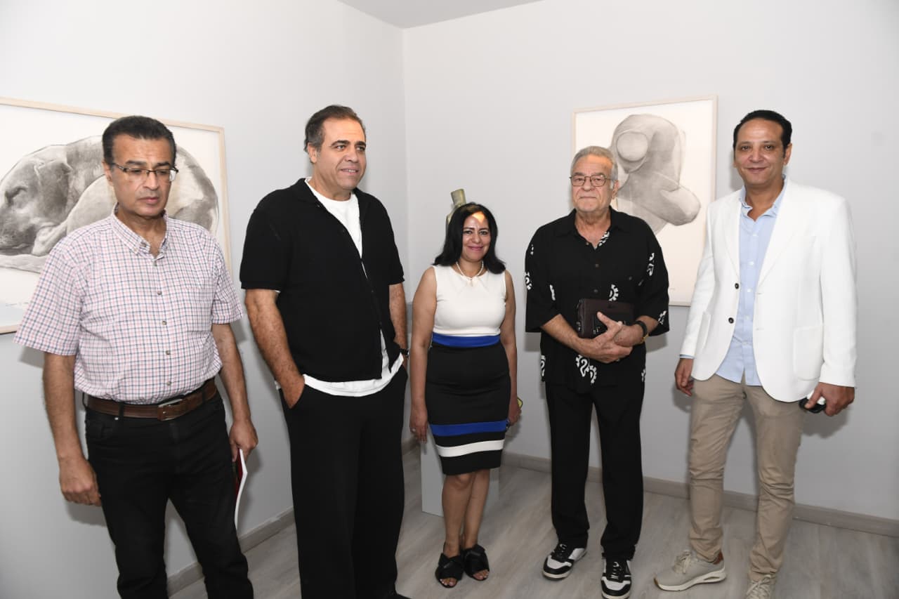 جانب من افتتاح معرض عصام درويش (9)