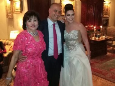 منى عبد الناصر والعروسين أثناء حفل الزفاف