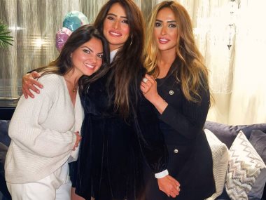 زينة تحتفل بعيد ميلادها مع صديقاتها