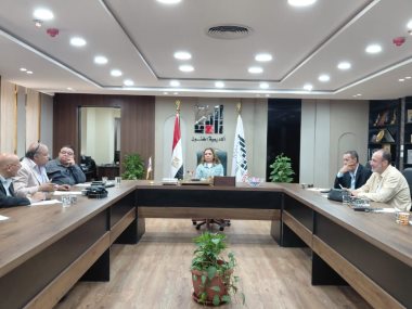 اللجنة العليا لـ مهرجان القاهرة للعرائس داخل أكاديمية الفنون 