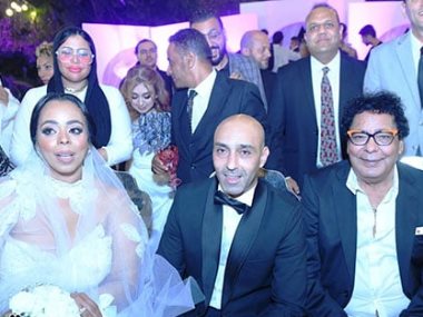 محمد منير والعروسين
