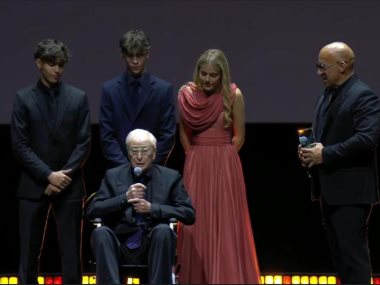 النجم مايكل كين