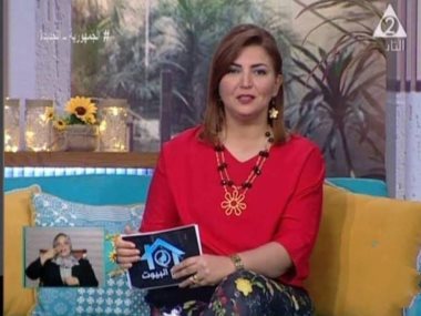 المذيعة نيفين مندور