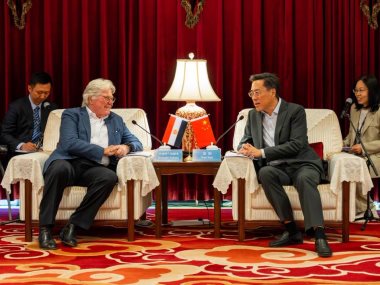 حسين فهمي  وفان يون نائب رئيس التحرير في مجموعة الصين للإعلام