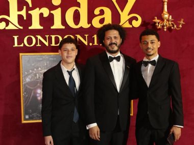 العرض الأول لمسرحية FridaY