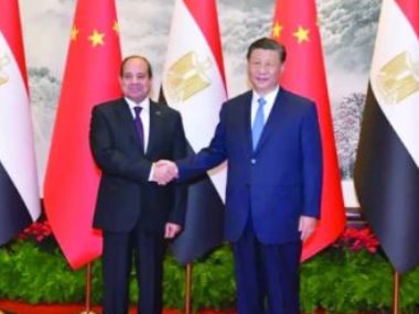 الؤئيس المصري عبد الفتاح السيسي ونظيره الصيني شي جين بينج