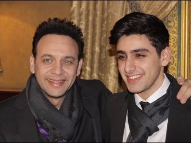 تيام مع والده مصطفى قمر