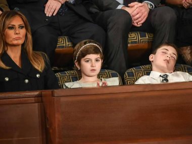 جوشوا ترامب نائما خلال الخطاب
