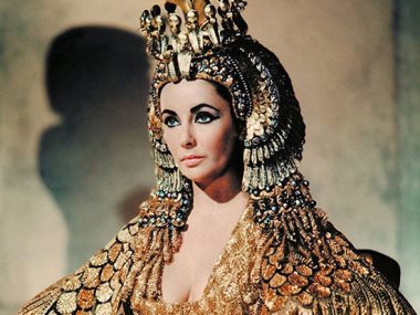 إليزابيث تايلور من فيلم Cleopatra