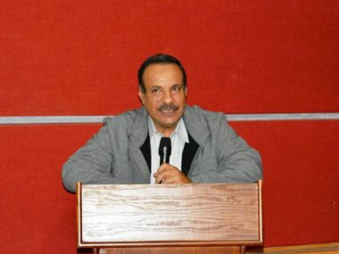 الدكتور هاني حرب عميد كلية تكنولوجيا المعلومات بجامعة مصر