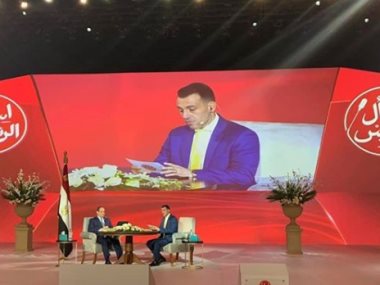 رامى رضوان خلال ادارة جلسة اسال الرئيس فى مؤتمر الشباب 