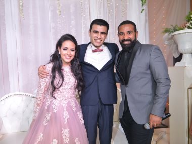 أحمد سعد مع العروسين أحمد ويسرا