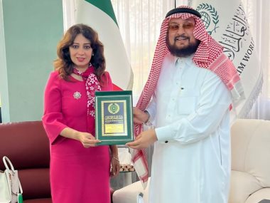 دكتور عبد العزيز سرحان يكرم رانيا يحيى بروما