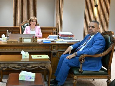 وزيرة الثقافة العراقية