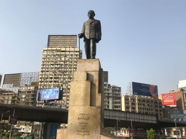 تمثال محمد نجيب