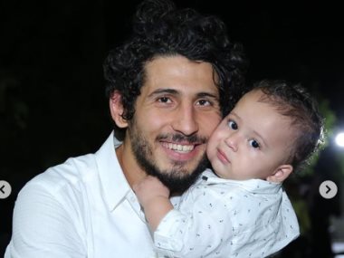  احمد حجازى وابنه